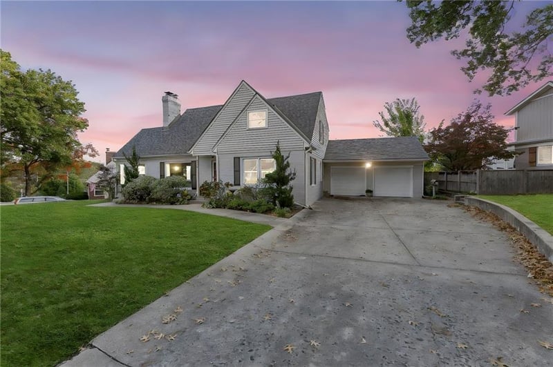2309 W 51st Ter, Westwood, KS 66205