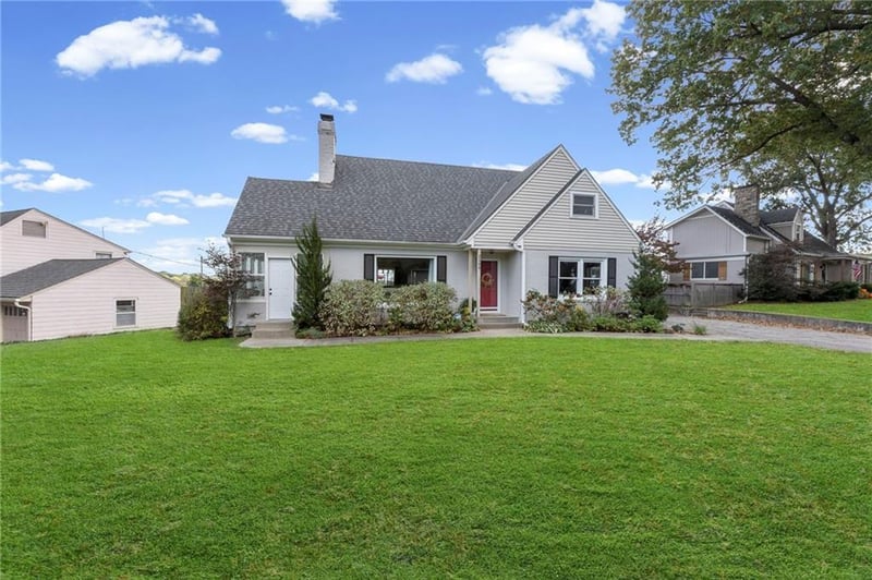 2309 W 51st Ter, Westwood, KS 66205