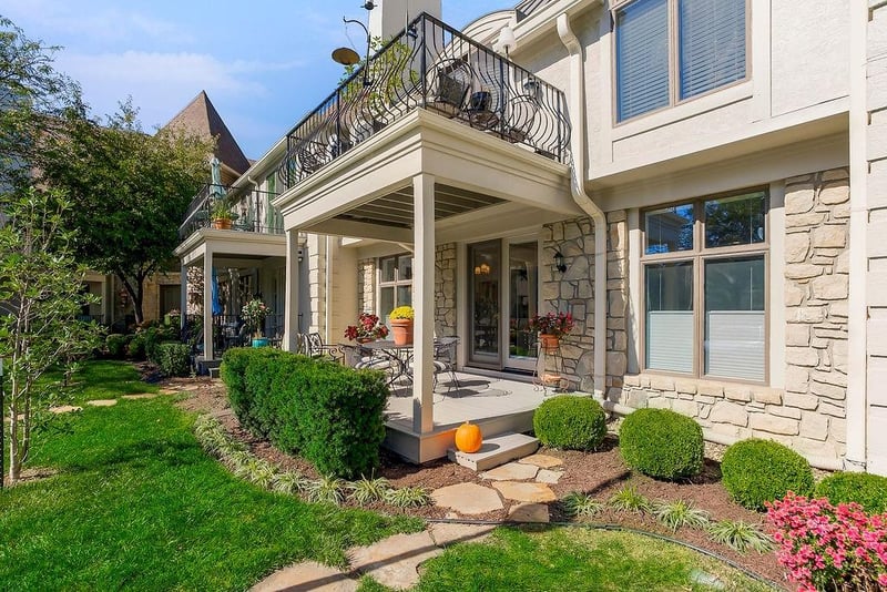 9100 Lamar Ave #107, Overland Park, KS 66207