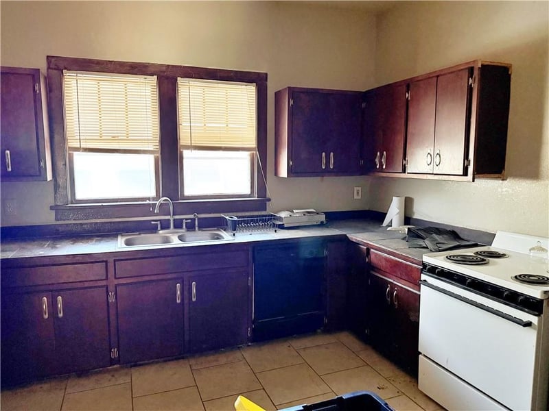 106 W Carlton St, Frontenac, KS 66763