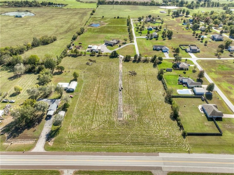 Village Ln, Pittsburg, KS 66762