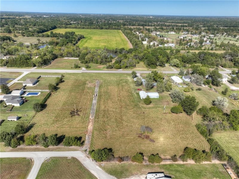 Village Ln, Pittsburg, KS 66762