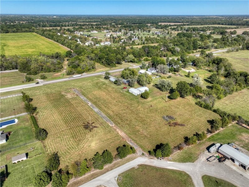 Village Ln, Pittsburg, KS 66762