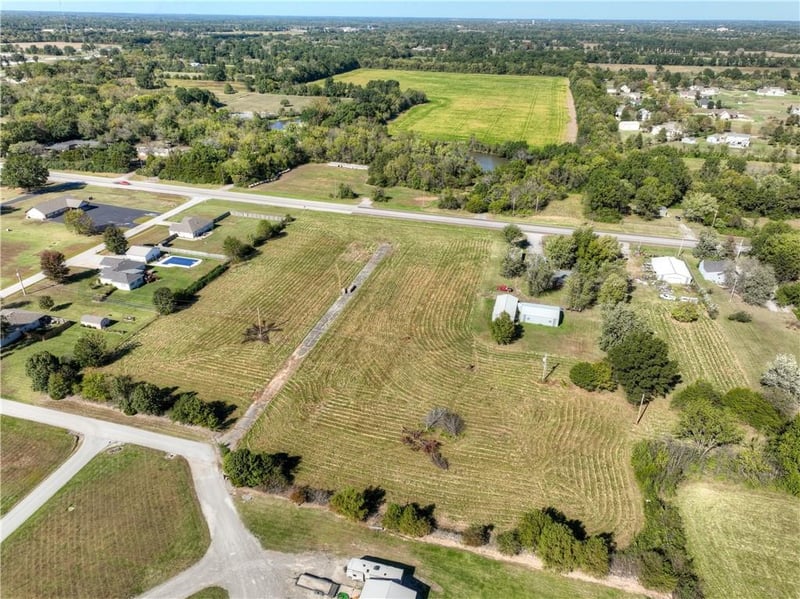 Village Ln, Pittsburg, KS 66762