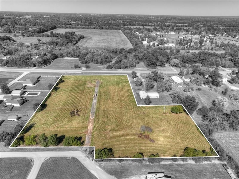 Village Ln, Pittsburg, KS 66762