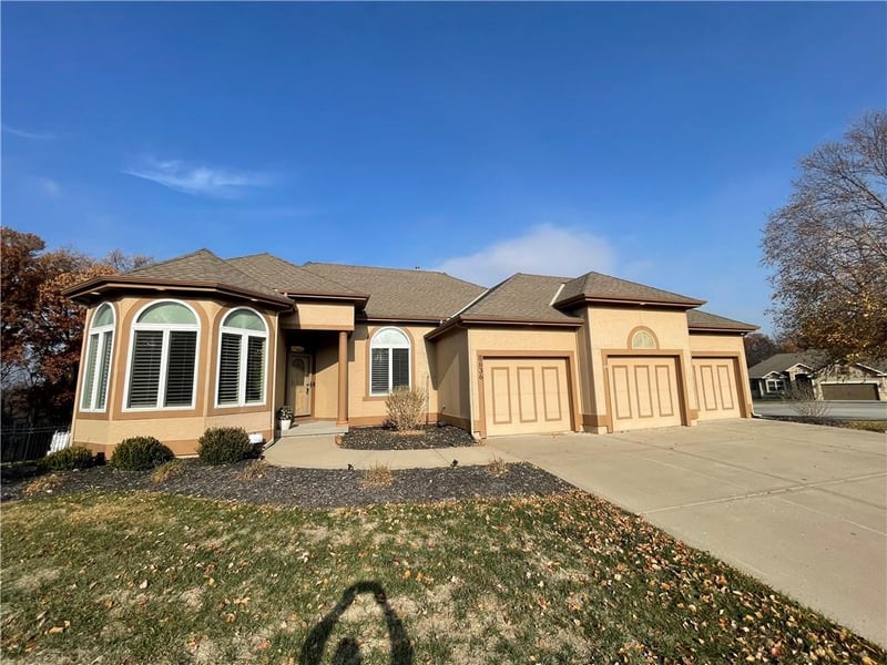 8636 Utica Ave, Kansas City, MO 64053