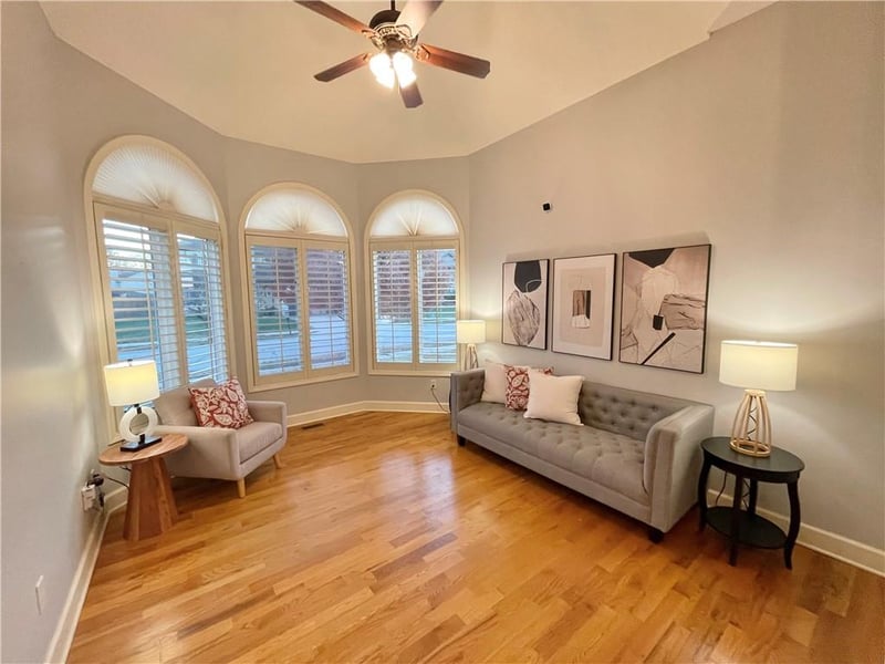 8636 Utica Ave, Kansas City, MO 64053