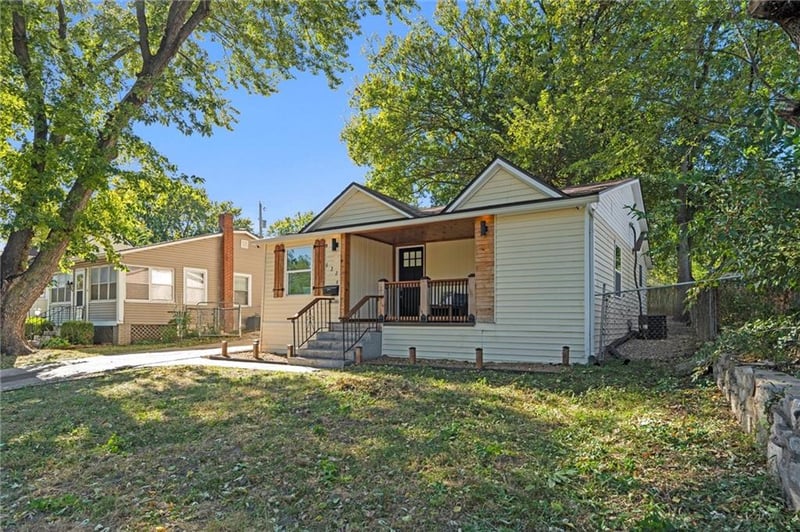 622 Lake Dr, Independence, MO 64053