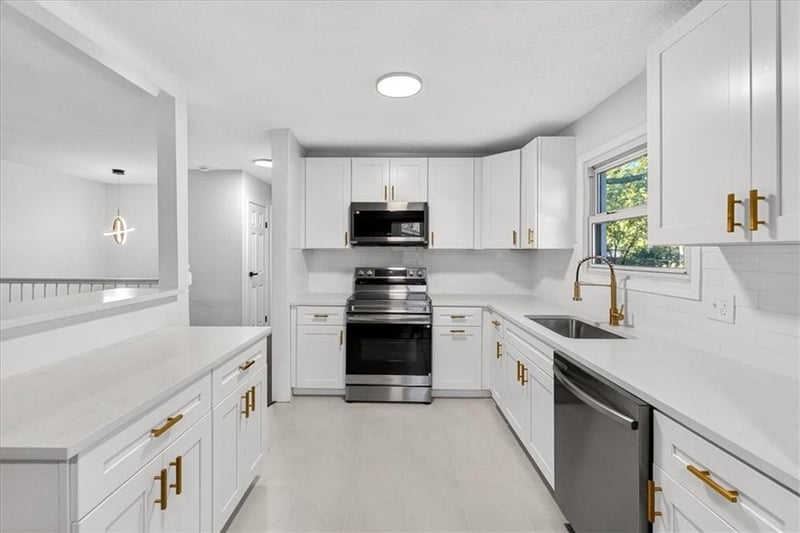 4914 Wallace Dr, Kansas City, MO 64119