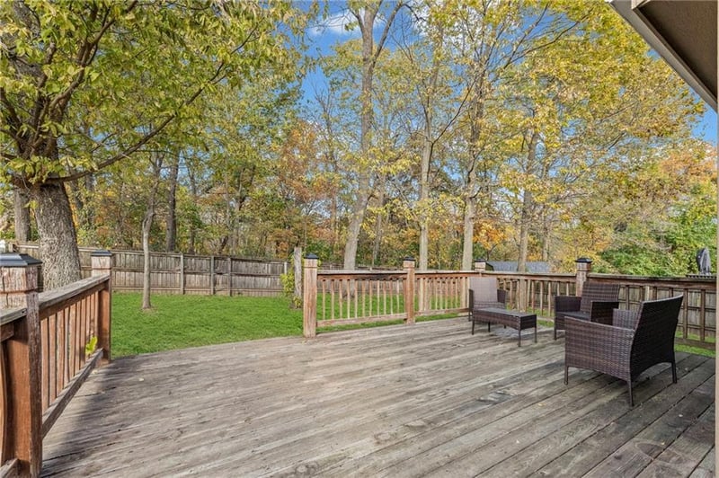 708 99th St, Kansas City, MO 64155