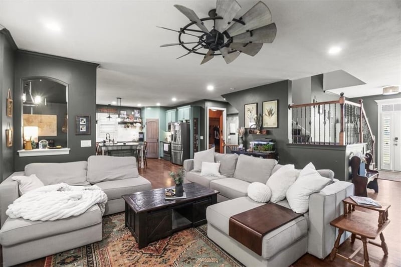 1854 Park Ridge Dr, Lee's Summit, MO 64064