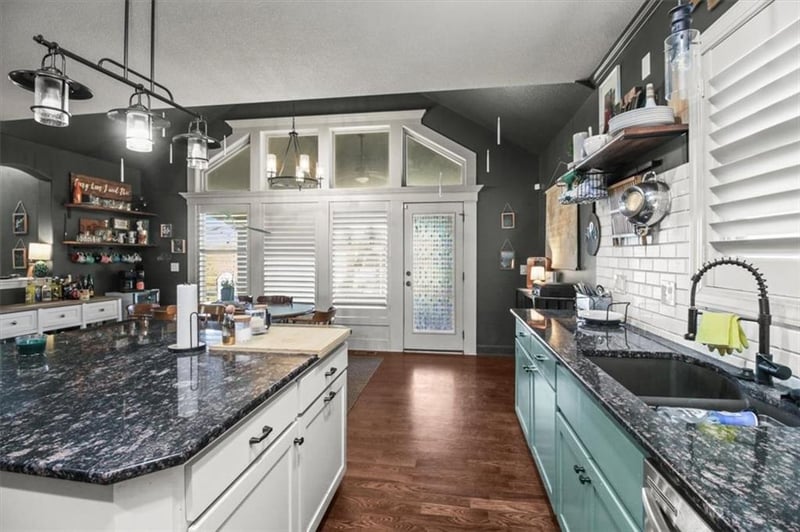 1854 Park Ridge Dr, Lee's Summit, MO 64064