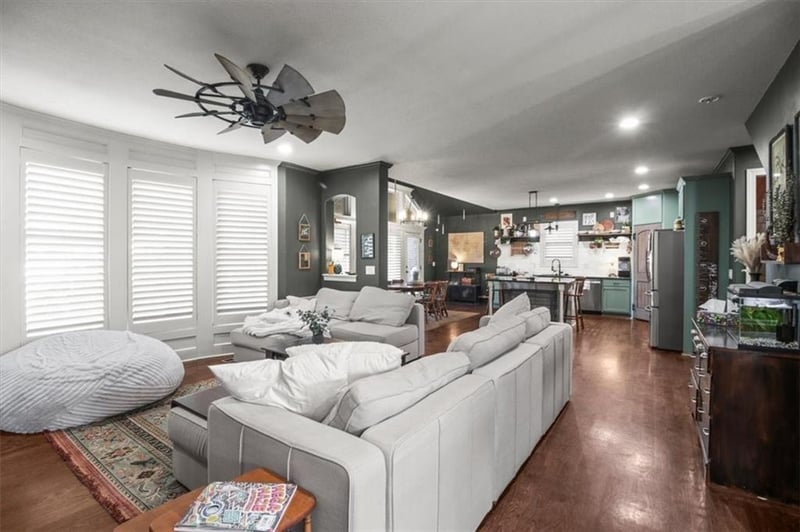 1854 Park Ridge Dr, Lee's Summit, MO 64064