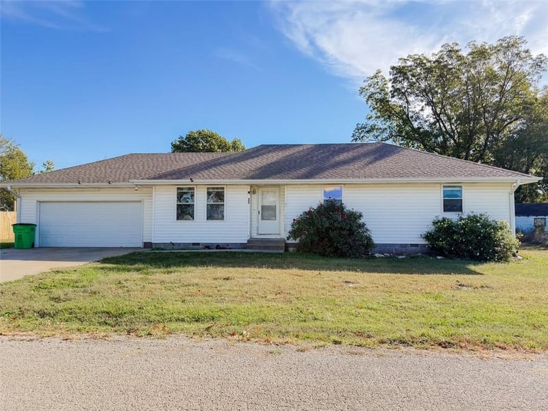 409 S May St, Cherryvale, KS 67335