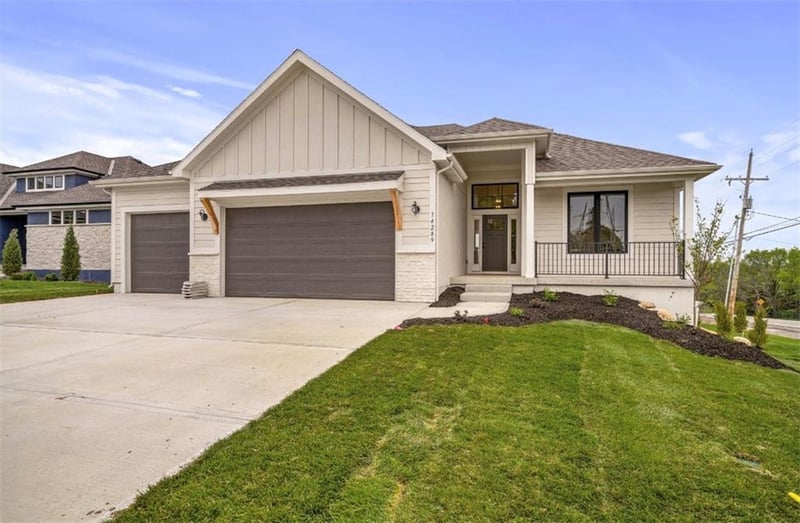19255 113th Ter, Olathe, KS 66061