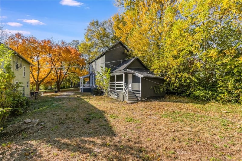 2612 10th St, Kansas City, MO 64127