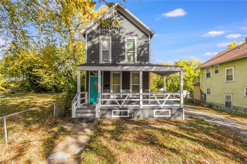 2612 10th St, Kansas City, MO 64127