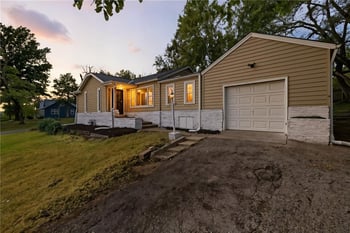 4018 Pittman Rd, Kansas City, MO 64133