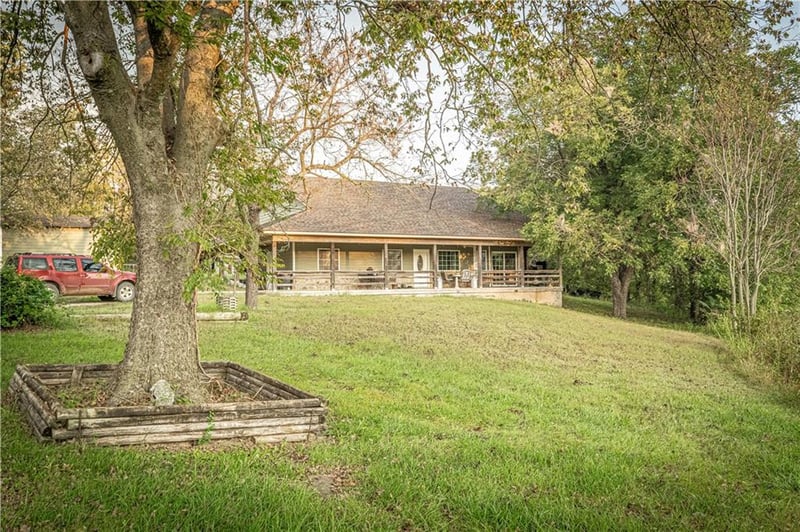 863 25 Rd, Longton, KS 67352