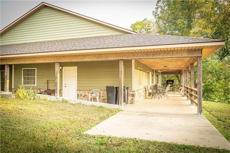 863 25 Rd, Longton, KS 67352