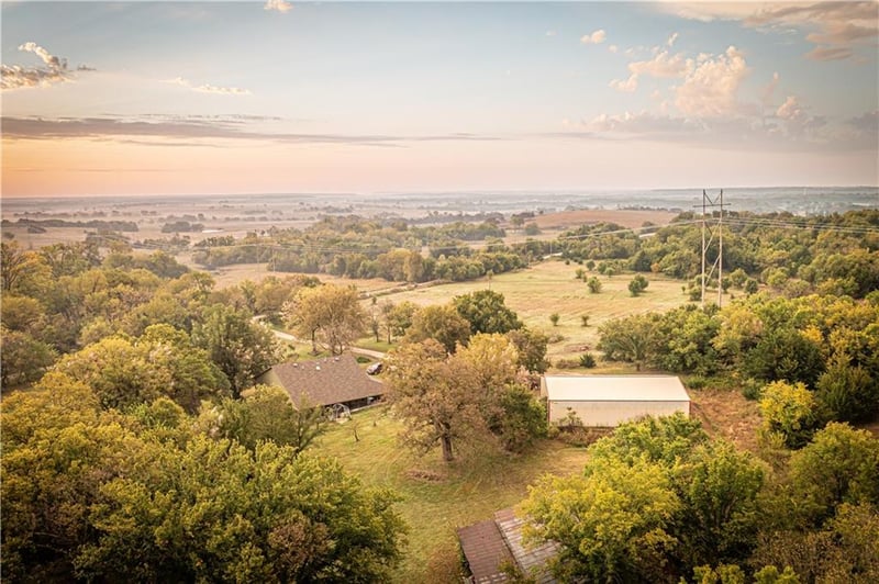863 25 Rd, Longton, KS 67352
