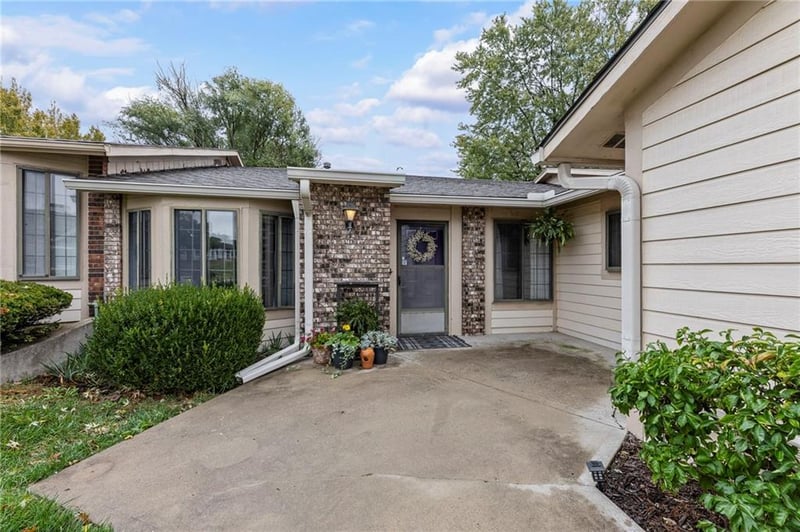 503 N Jenkins Blvd, Raymore, MO 64083