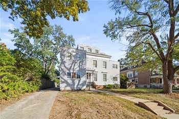 3933 Warwick Blvd, Kansas City, MO 64111