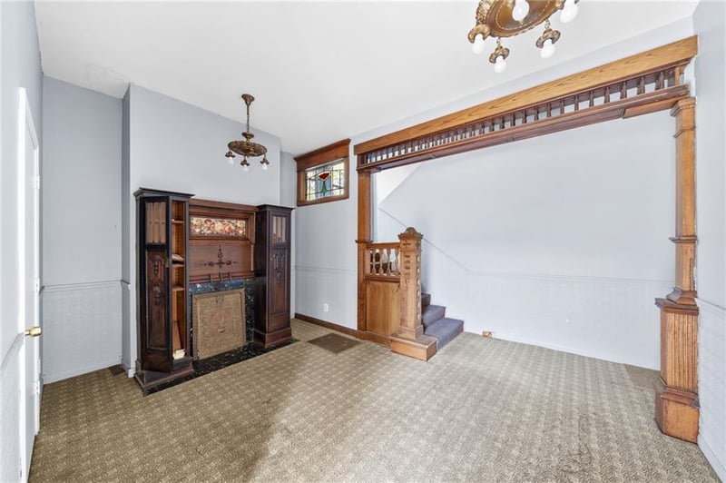 3933 Warwick Blvd, Kansas City, MO 64111