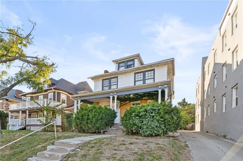 3826 Warwick Blvd, Kansas City, MO 64111