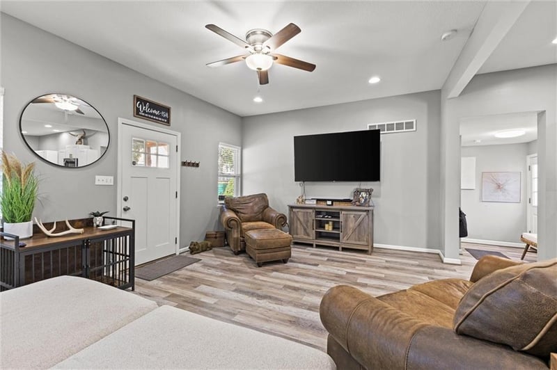 427 Allcutt Ave, Bonner Springs, KS 66012