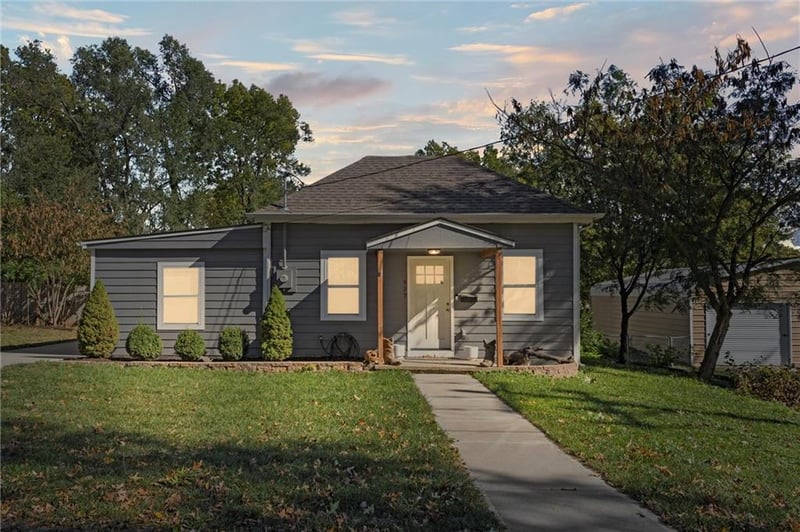 427 Allcutt Ave, Bonner Springs, KS 66012