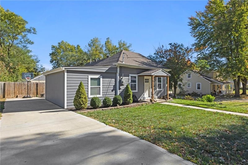427 Allcutt Ave, Bonner Springs, KS 66012