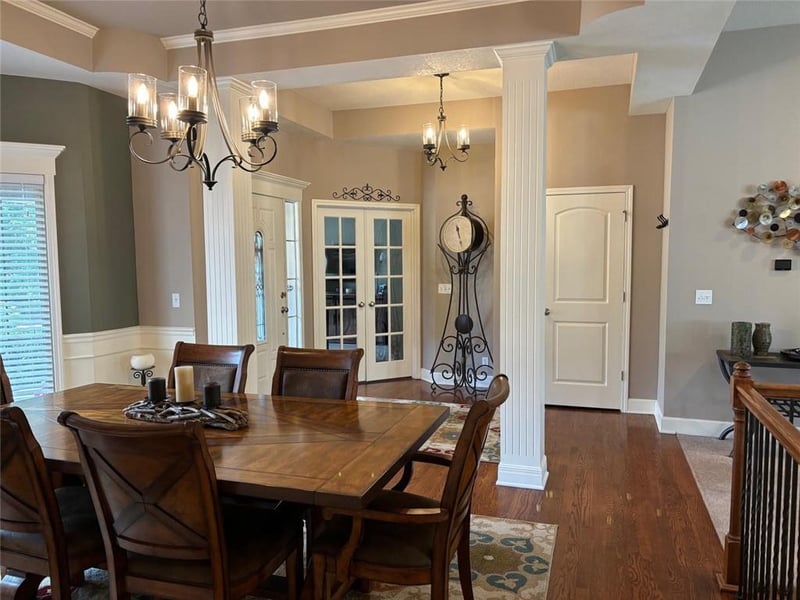 8830 Glenwood Ave, Kansas City, MO 64157