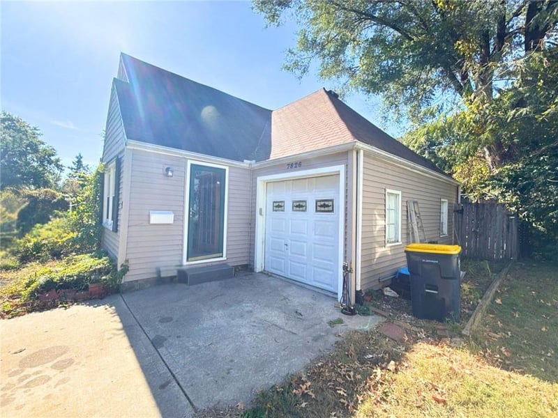 7826 Summit St, Kansas City, MO 64114