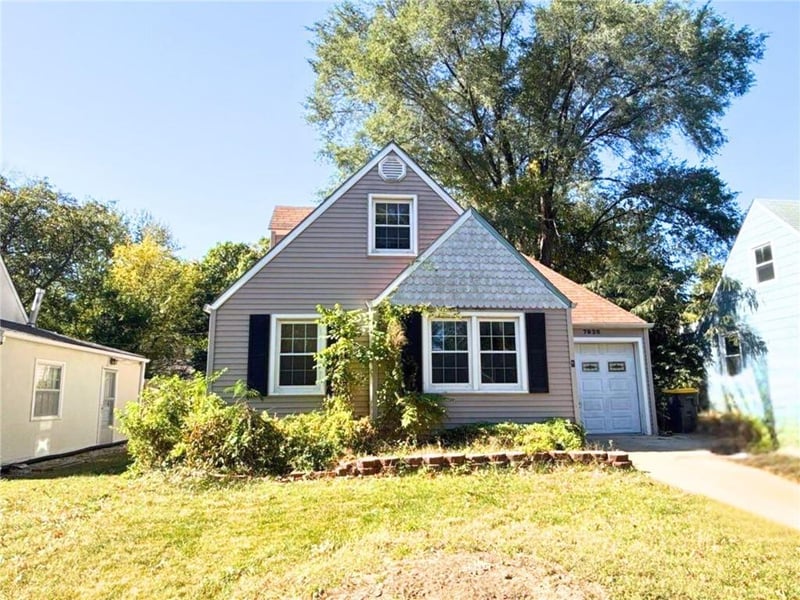 7826 Summit St, Kansas City, MO 64114