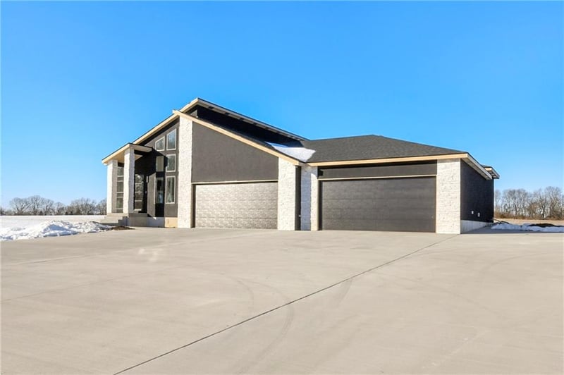 7915 Old Major Rd, Grain Valley, MO 64029