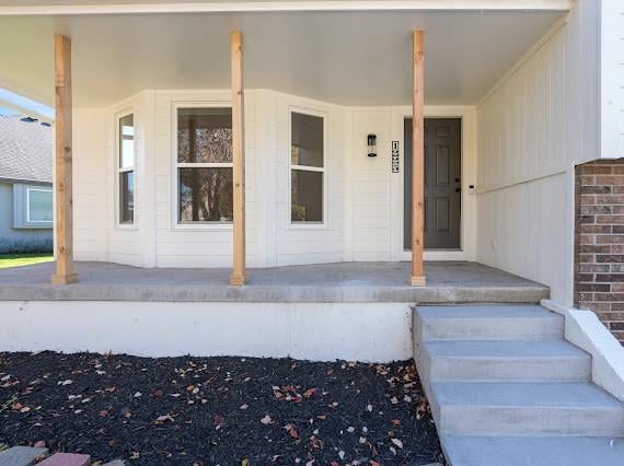 1225 Kenwood Dr, Lee's Summit, MO 64064