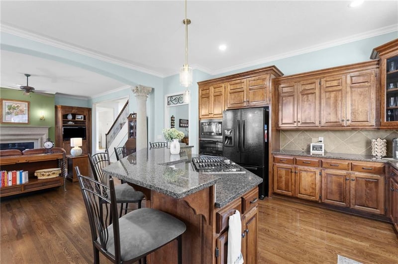 5716 146th St, Overland Park, KS 66223