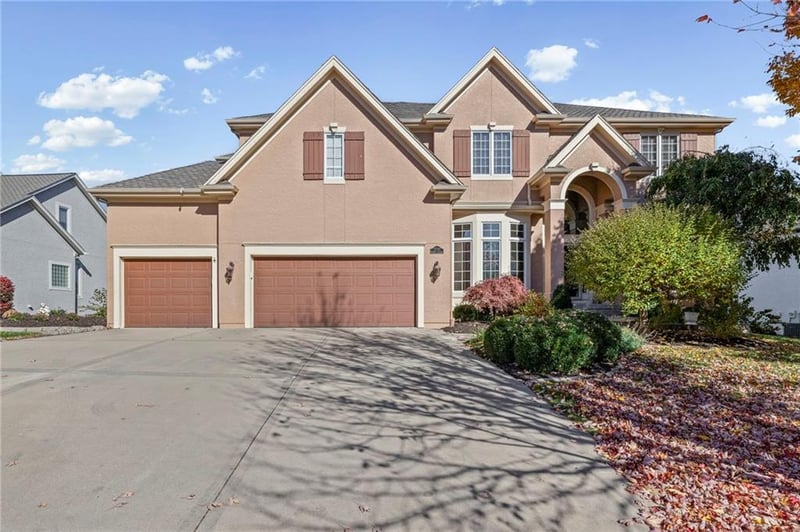 5716 W 146th St, Overland Park, KS 66223