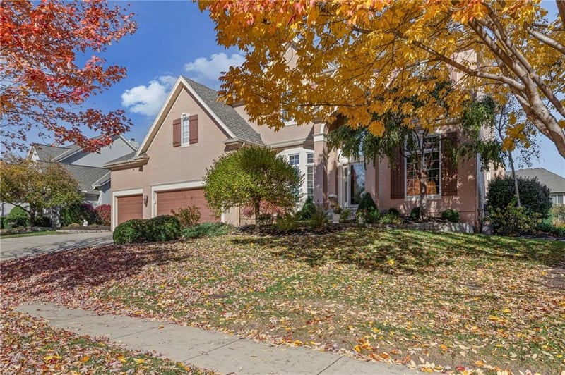 5716 W 146th St, Overland Park, KS 66223