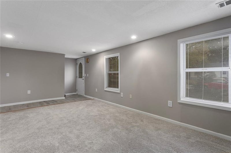 5876 Oakley Ave, Kansas City, MO 64119