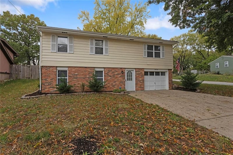 5876 Oakley Ave, Kansas City, MO 64119