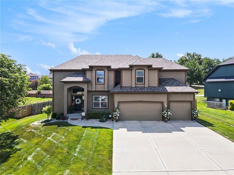 6131 Elmwood Ave, Kansas City, MO 64119