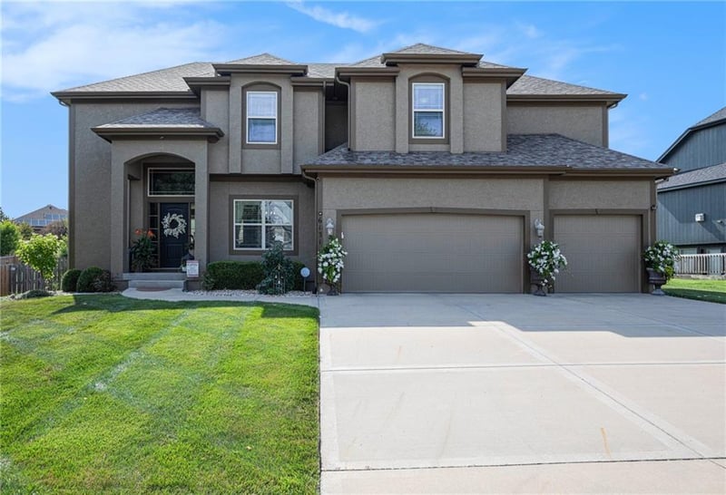 6131 Elmwood Ave, Kansas City, MO 64119