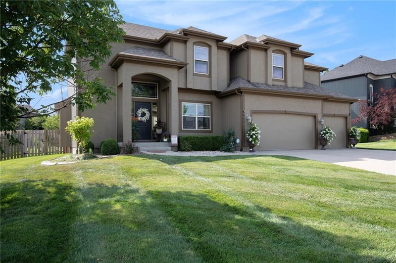 6131 Elmwood Ave, Kansas City, MO 64119