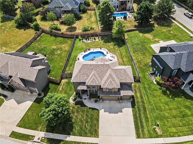 6131 N Elmwood Ave, Kansas City, MO 64119