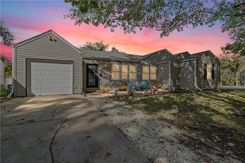 210 Maple St, Lee's Summit, MO 64063