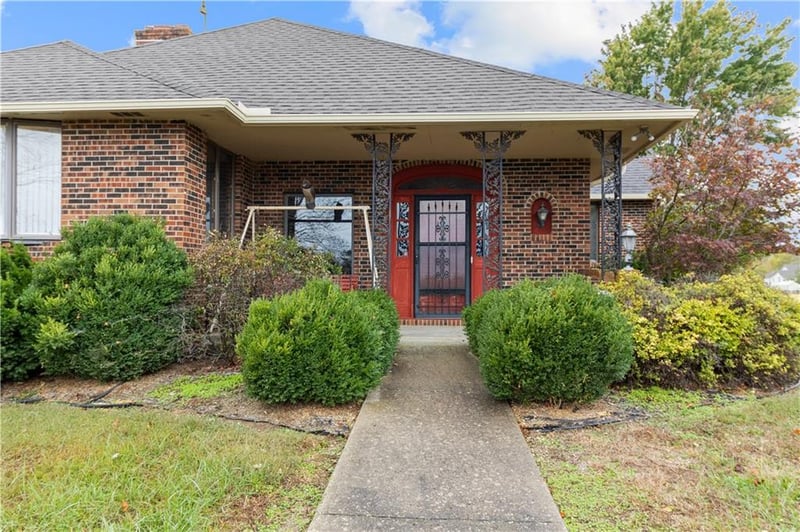 146 180th Rd, Warrensburg, MO 64093