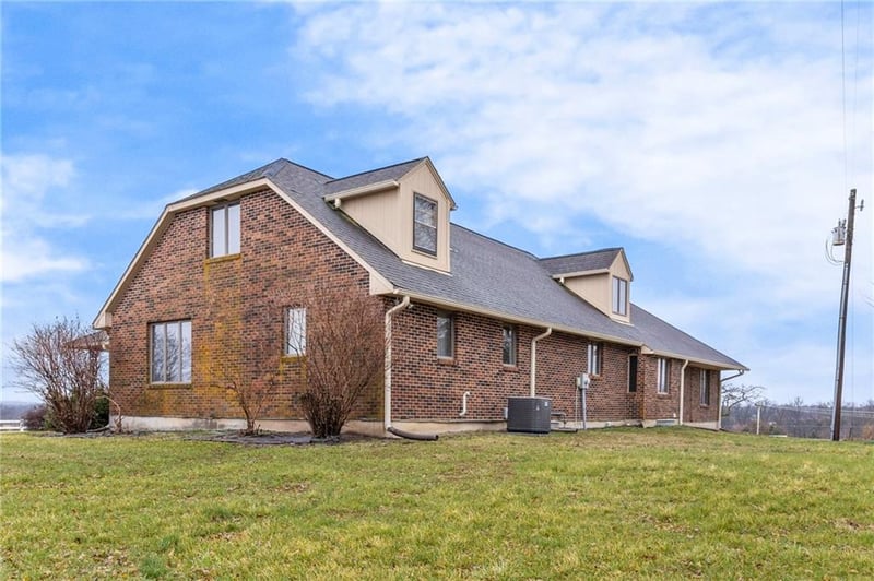 146 180th Rd, Warrensburg, MO 64093