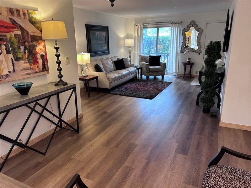 447 104th St, Kansas City, MO 64114